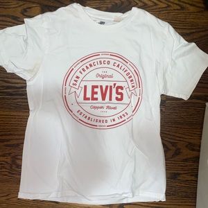 White Levi’s classic t shirt